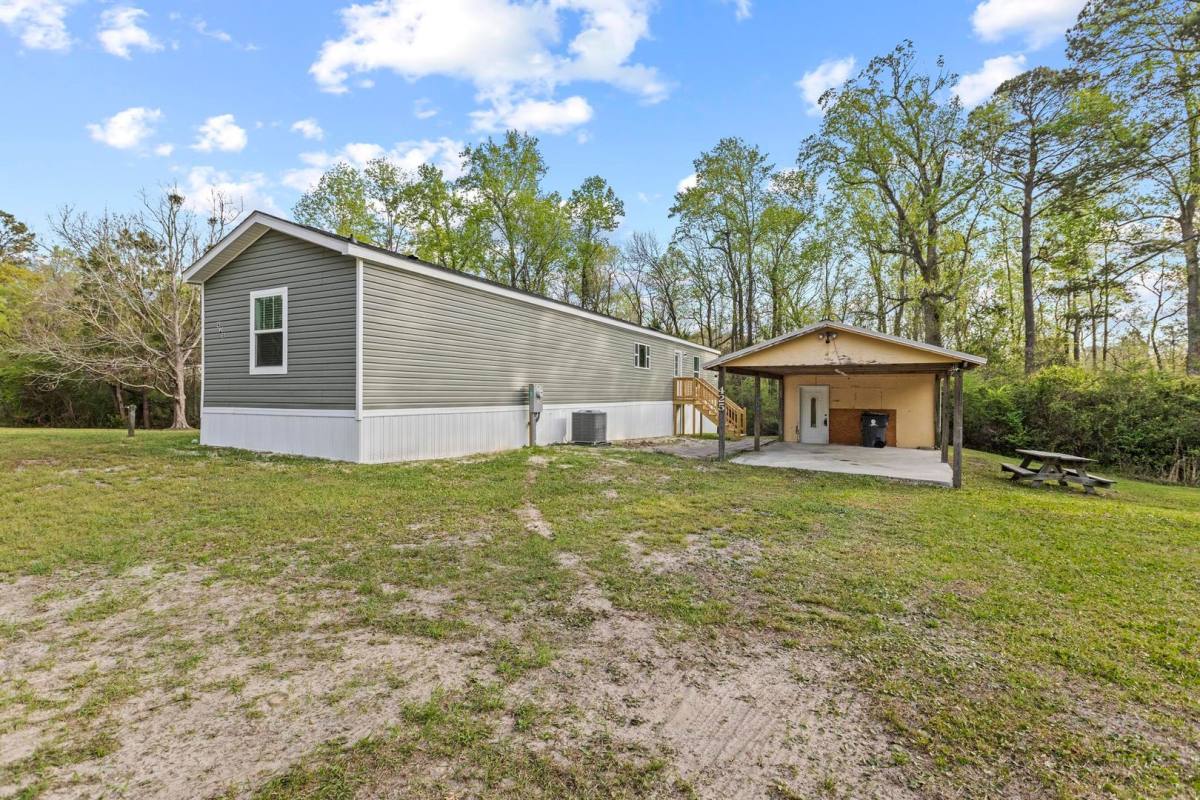 House for rent at 425 Becky's Creek Rd, Hampstead, NC 28443