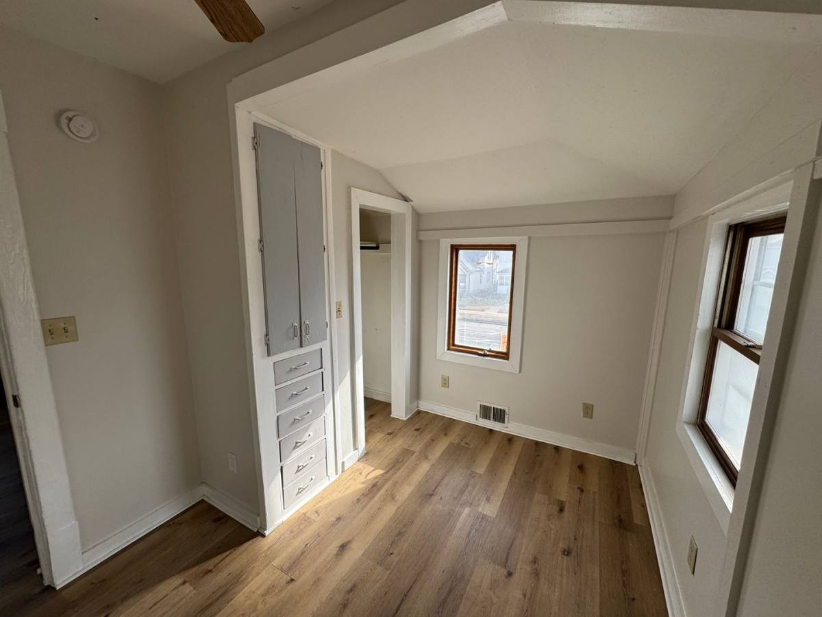 Apartment for rent at 4011 7th Ave, Rock Island, IL 61201
