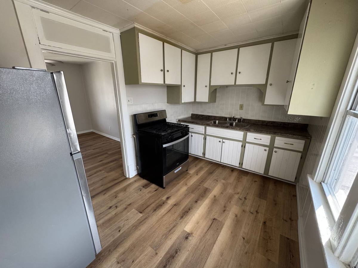 Apartment for rent at 4011 7th Ave, Rock Island, IL 61201