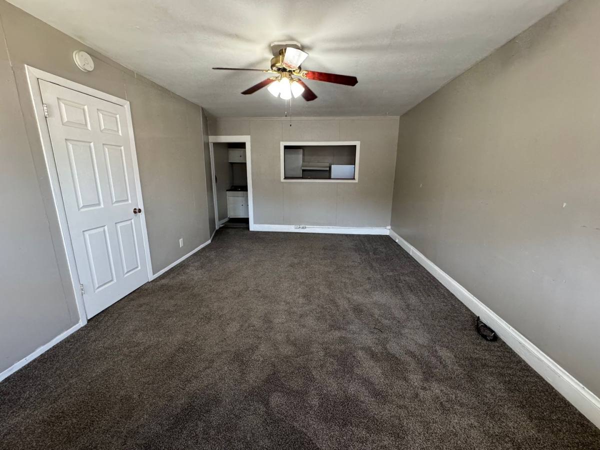 Apartment for rent at 4011 7th Ave, Rock Island, IL 61201
