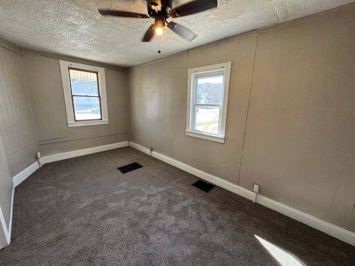 Apartment for rent at 4011 7th Ave, Rock Island, IL 61201