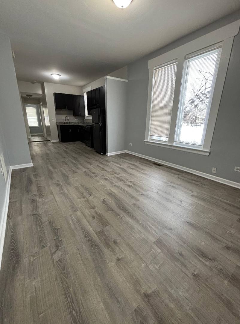 Apartment for rent at 6949 S Woodlawn Ave, Chicago, IL 60637