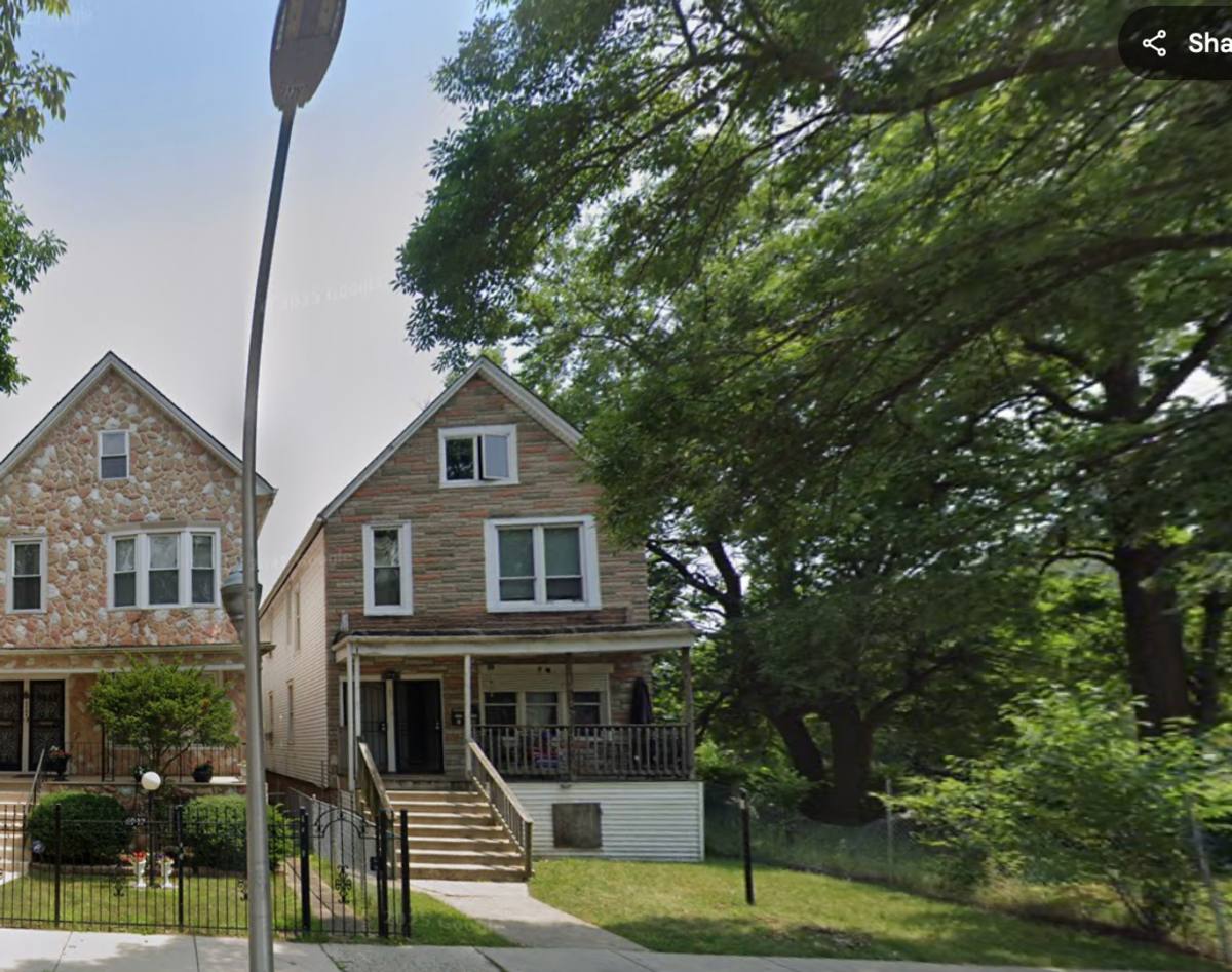 Apartment for rent at 6949 S Woodlawn Ave, Chicago, IL 60637