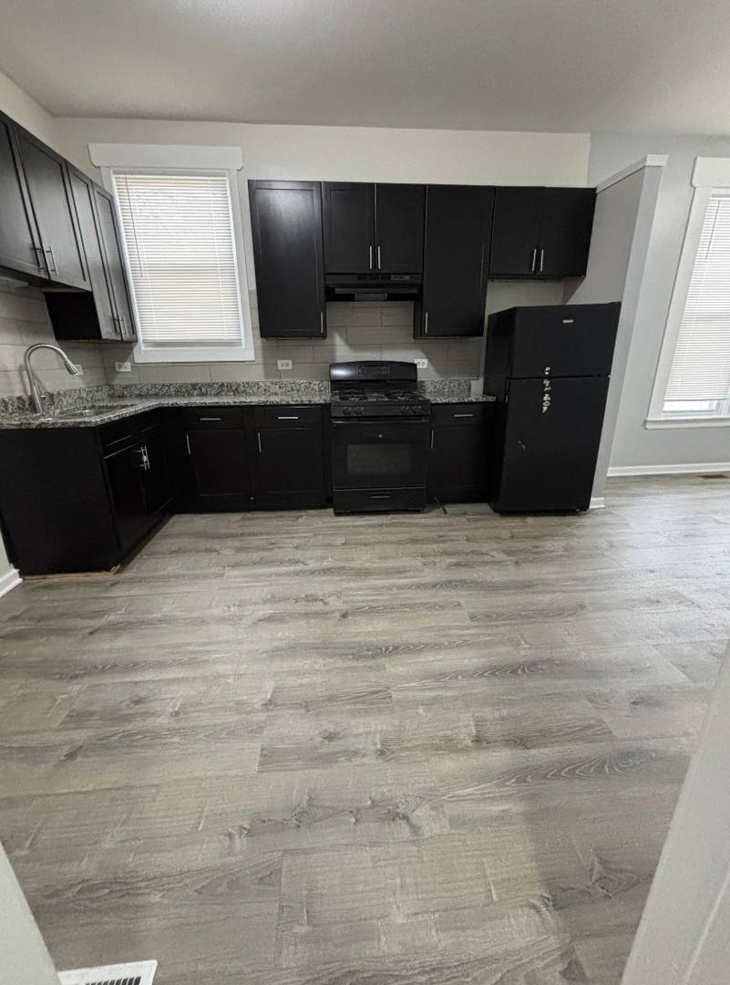 Apartment for rent at 6949 S Woodlawn Ave, Chicago, IL 60637
