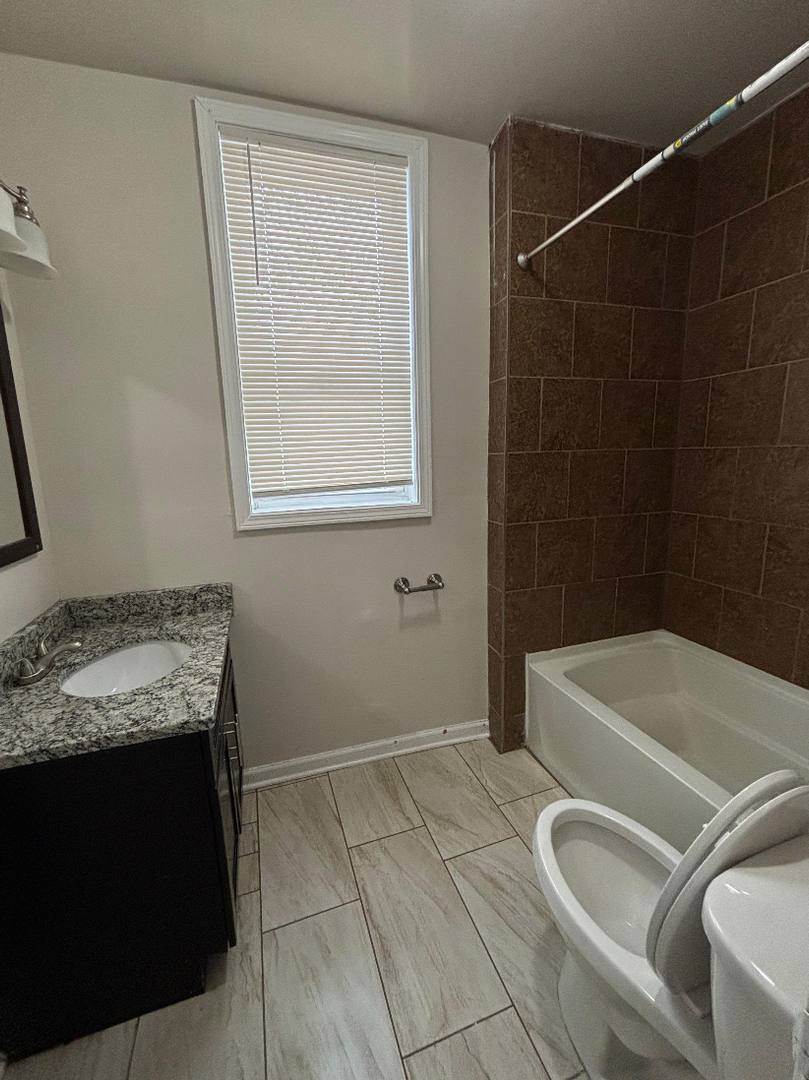 Apartment for rent at 6949 S Woodlawn Ave, Chicago, IL 60637