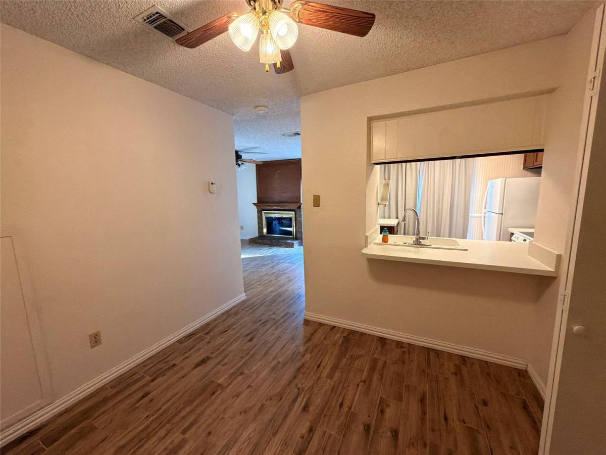 Condo for rent at 2327 Torrington Dr, Arlington, TX 76012
