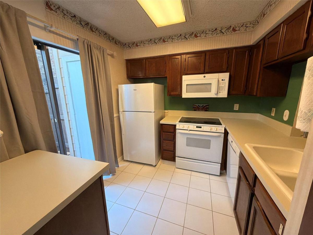 Condo for rent at 2327 Torrington Dr, Arlington, TX 76012