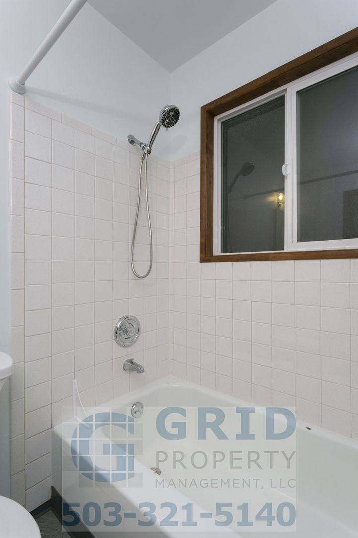 Apartment for rent at 1131 SE 17th Ave #F, Portland, OR 97214