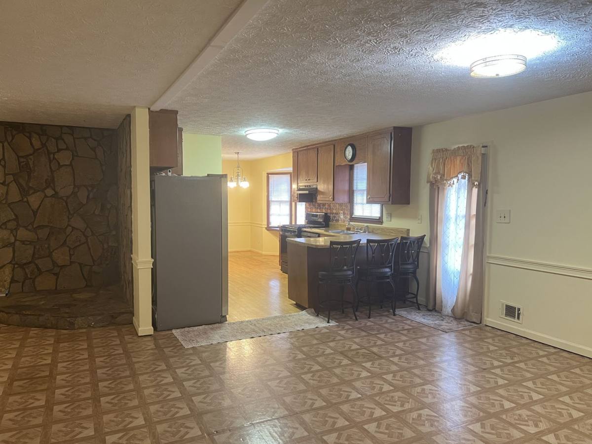 House for rent at 40 Wagon Wheel Dr, Rex, GA 30273