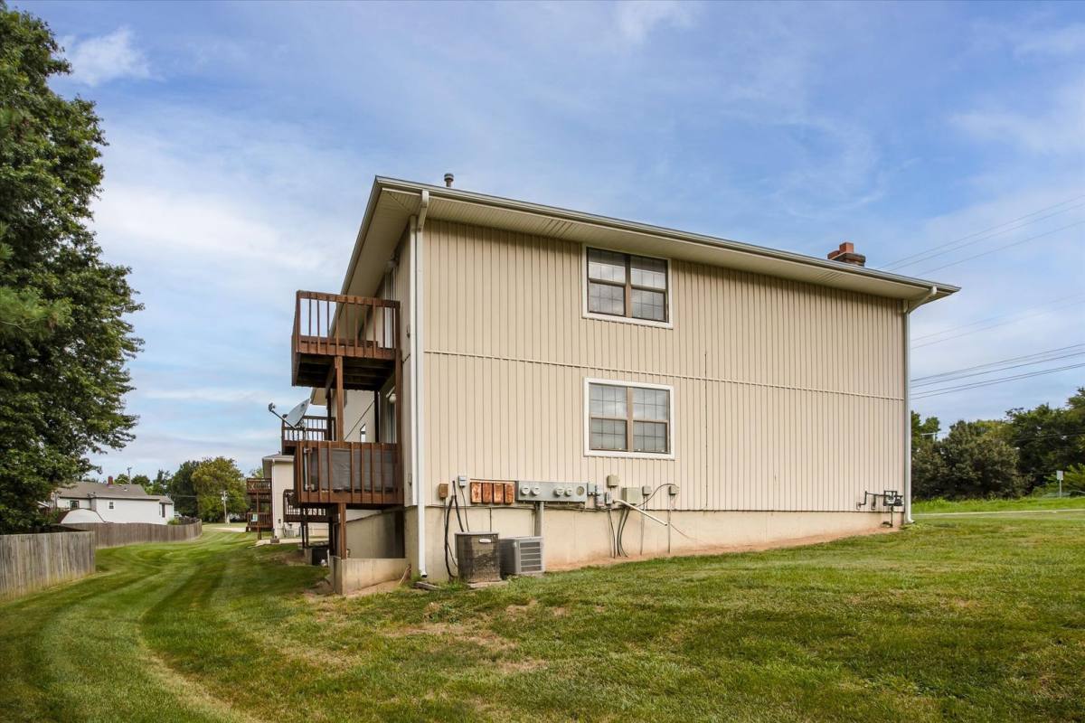 Apartment for rent at 11009 - 11015 Route 350 E, Kansas City, MO 64138