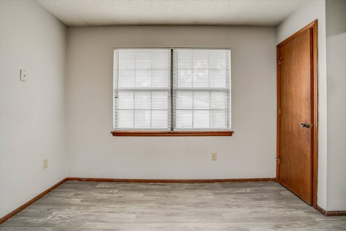 Apartment for rent at 11009 - 11015 Route 350 E, Kansas City, MO 64138
