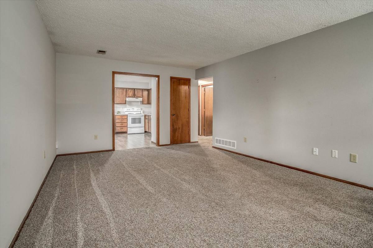 Apartment for rent at 11009 - 11015 Route 350 E, Kansas City, MO 64138