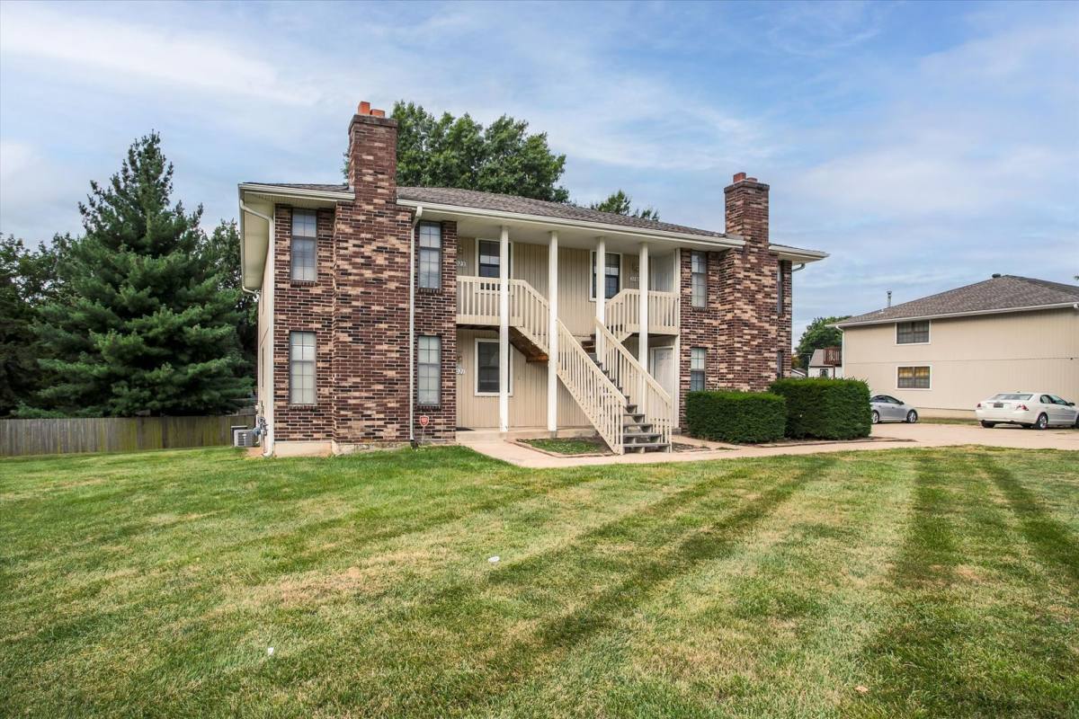 Apartment for rent at 11009 - 11015 Route 350 E, Kansas City, MO 64138