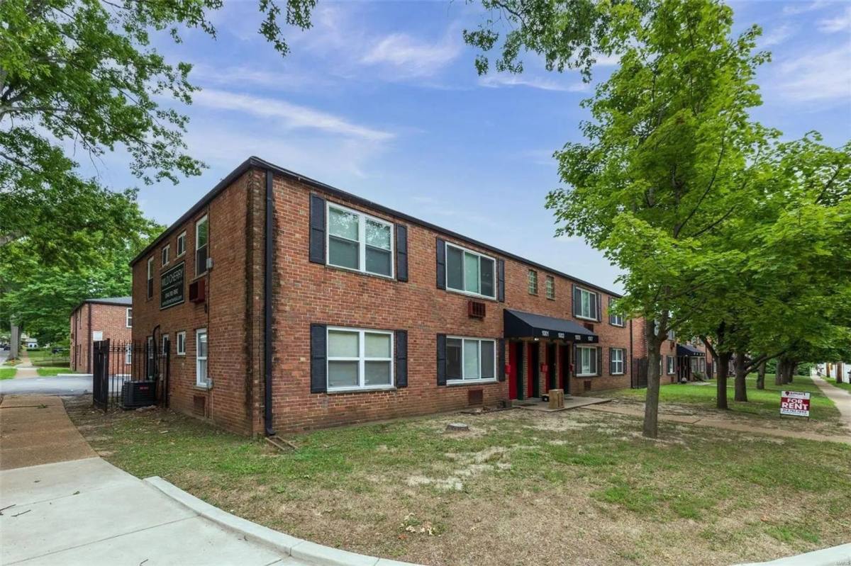Apartment for rent at 1000 Wild Cherry Lane, Saint Louis, MO 63130