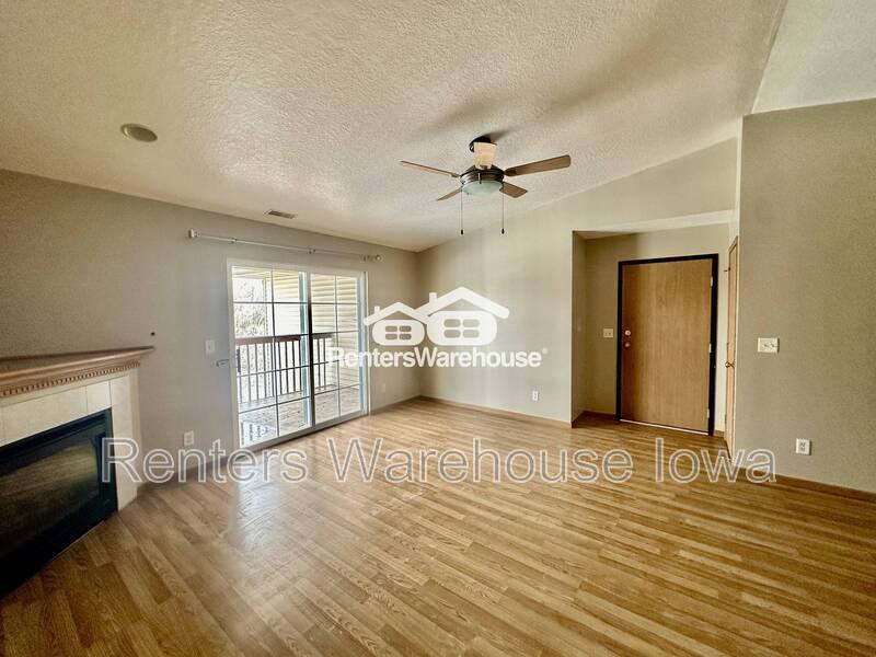 Condo for rent at 5924 Sutton Place #10, Urbandale, IA 50322