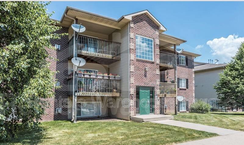 Condo for rent at 5924 Sutton Place #10, Urbandale, IA 50322