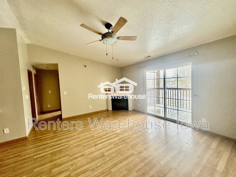 Condo for rent at 5924 Sutton Place #10, Urbandale, IA 50322