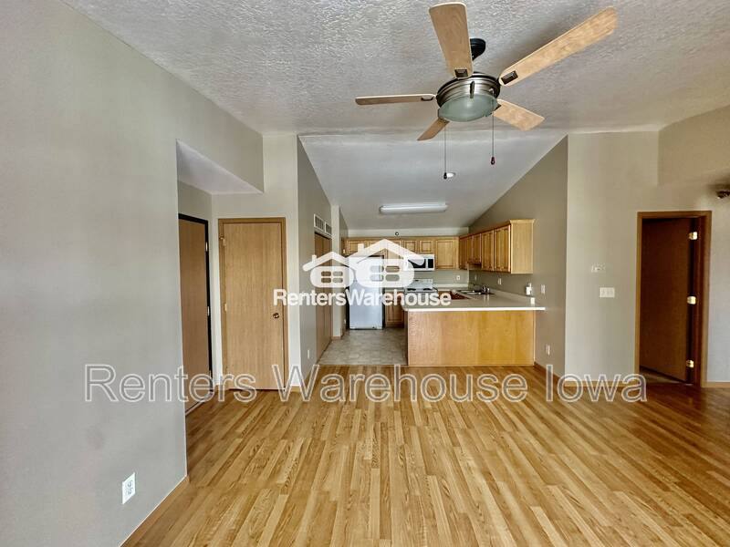 Condo for rent at 5924 Sutton Place #10, Urbandale, IA 50322
