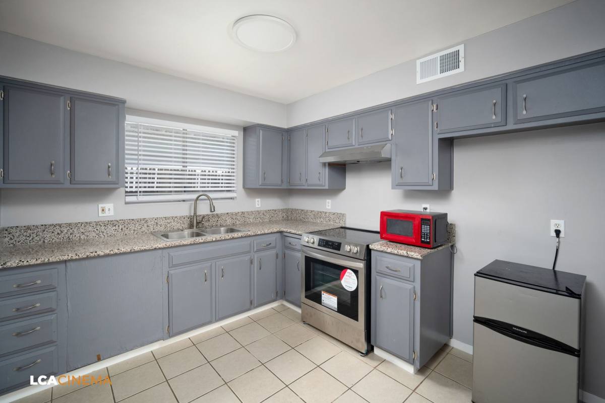 Townhouse for rent at 322 Decatur St, Bakersfield, CA 93308