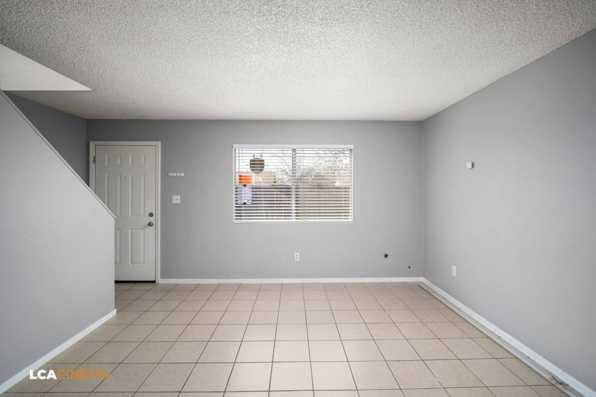 Townhouse for rent at 322 Decatur St, Bakersfield, CA 93308