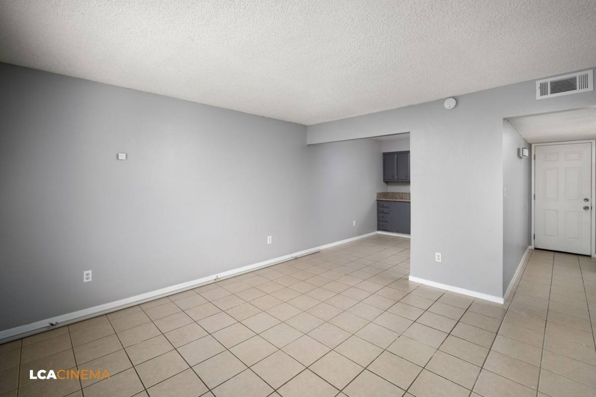 Townhouse for rent at 322 Decatur St, Bakersfield, CA 93308
