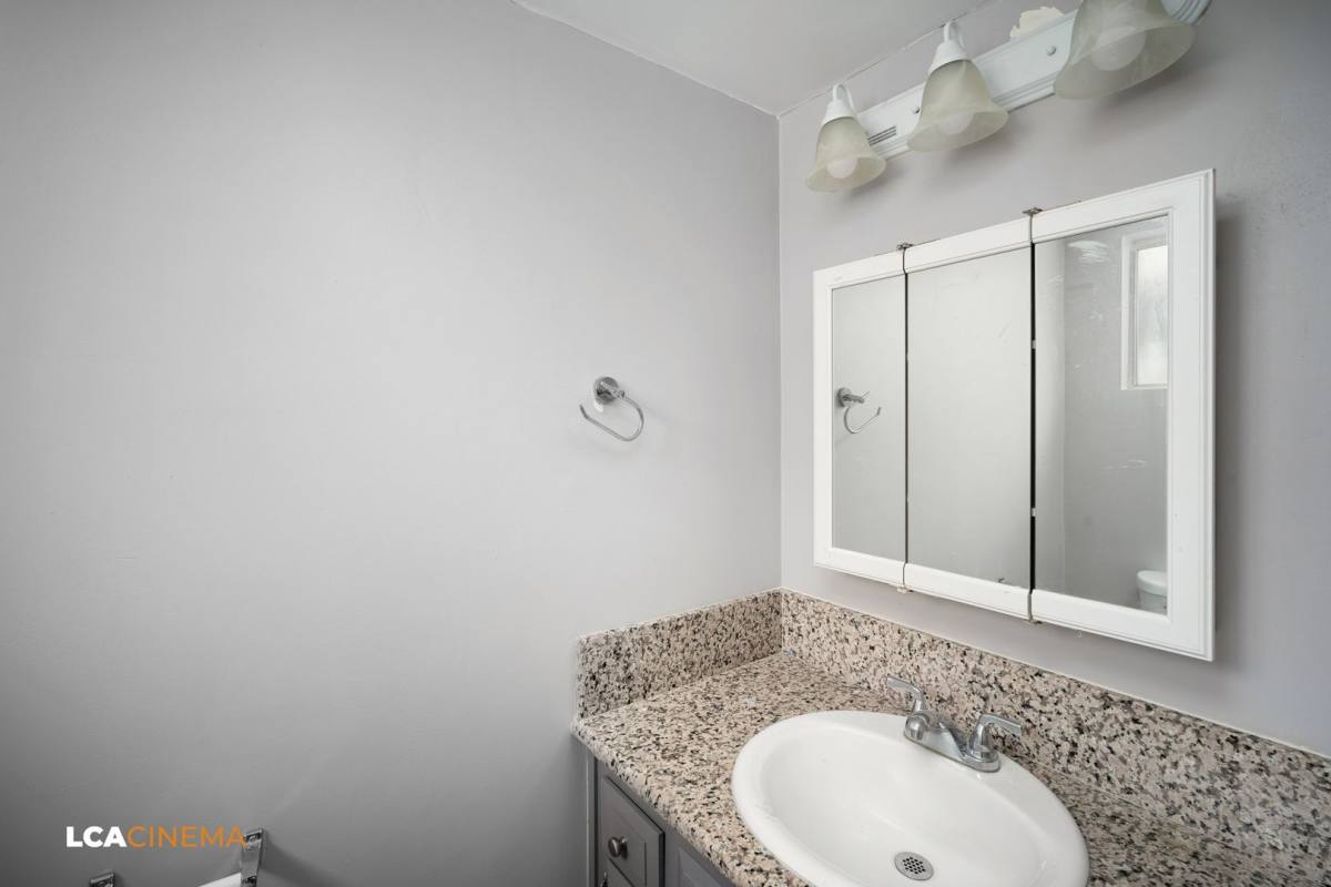 Townhouse for rent at 322 Decatur St, Bakersfield, CA 93308