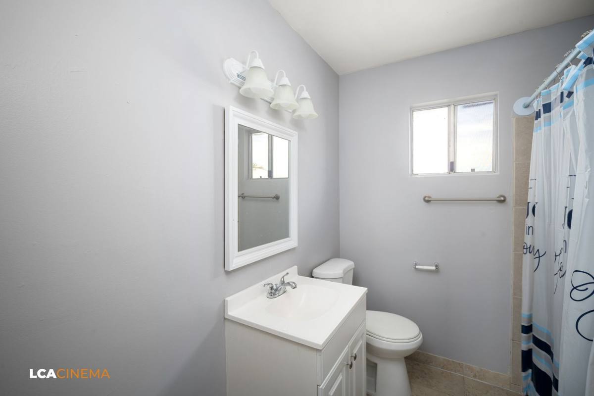 Townhouse for rent at 322 Decatur St, Bakersfield, CA 93308