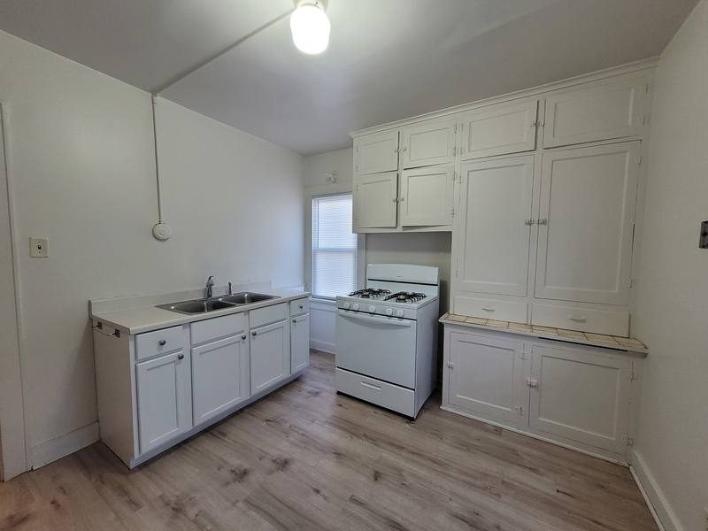 Apartment for rent at 701 N Chestnut Ave, Green Bay, WI 54303