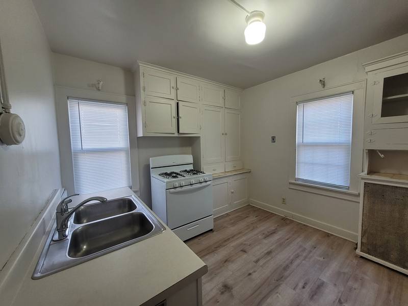 Apartment for rent at 701 N Chestnut Ave, Green Bay, WI 54303