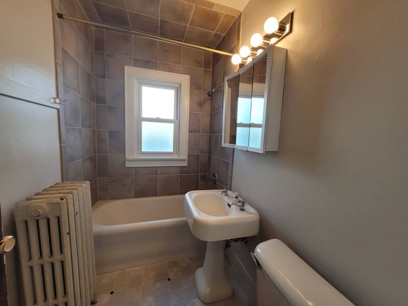 Apartment for rent at 701 N Chestnut Ave, Green Bay, WI 54303