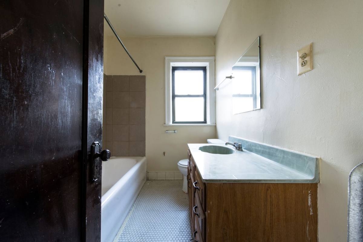 Apartment for rent at 1514-20 W 77th, Chicago, IL 60620