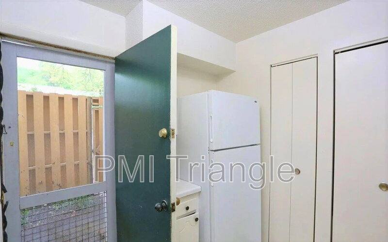 Townhouse for rent at 220 Elizabeth St #D4, Chapel Hill, NC 27514