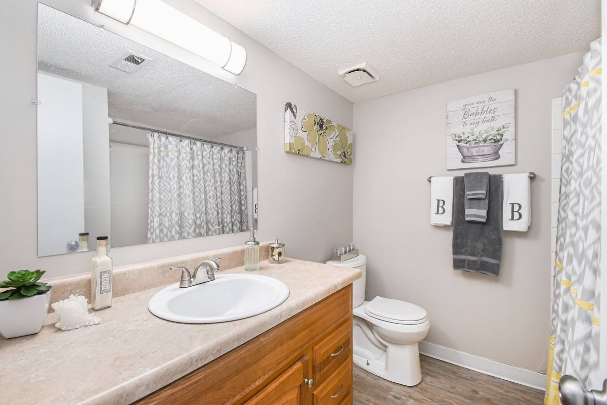 Apartment for rent at 11829 Amerado Blvd, Bellevue, NE 68123