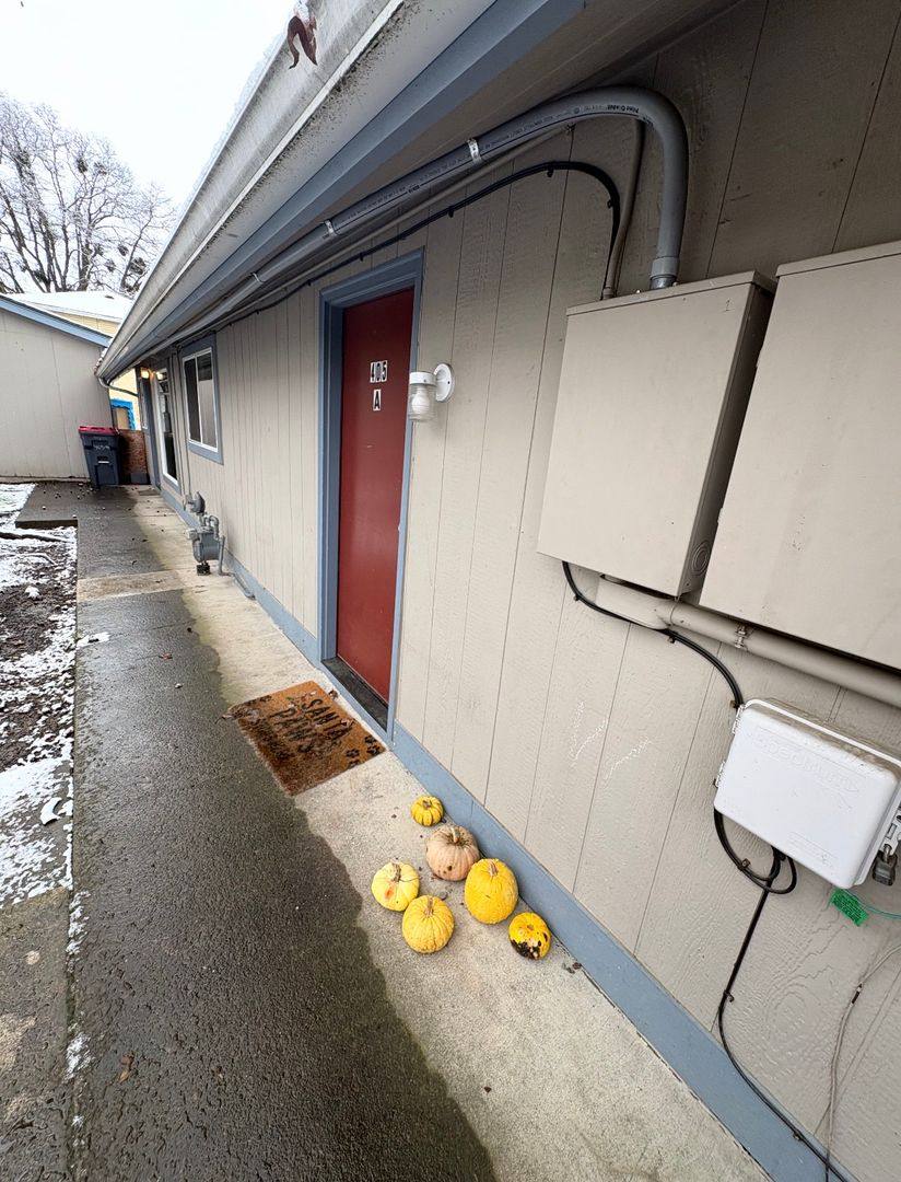 Apartment for rent at 401 W 12th St, Medford, OR 97501
