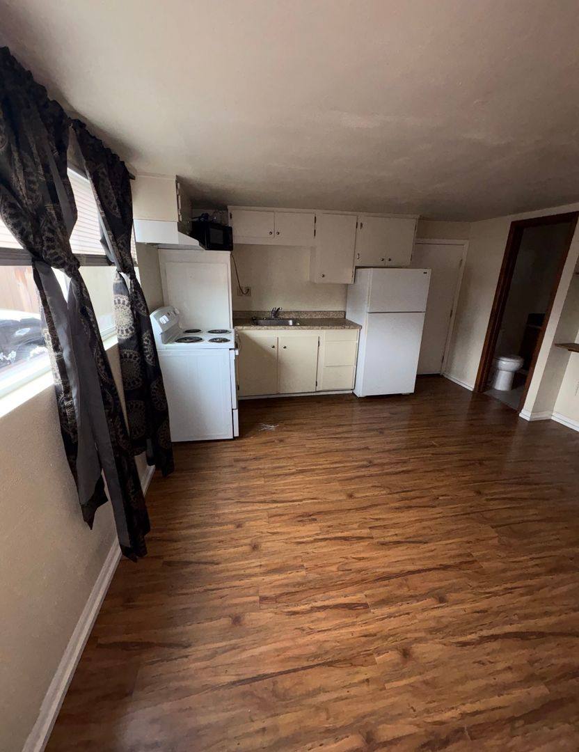 Apartment for rent at 401 W 12th St, Medford, OR 97501