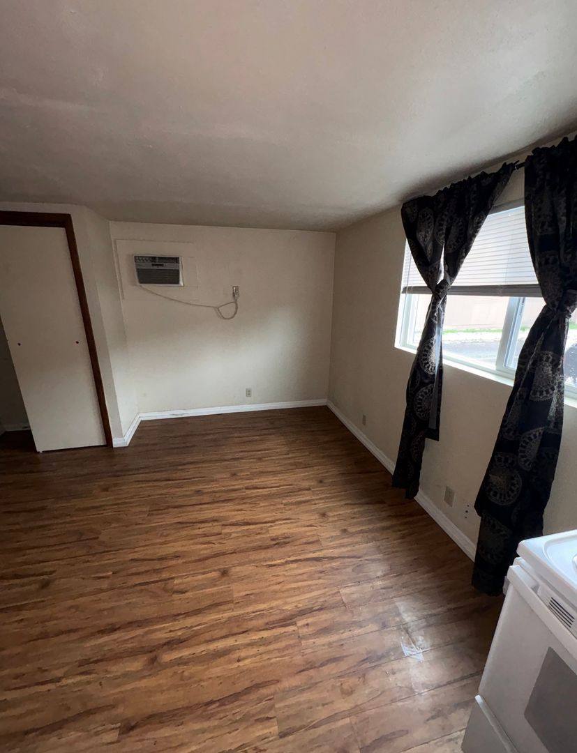 Apartment for rent at 401 W 12th St, Medford, OR 97501