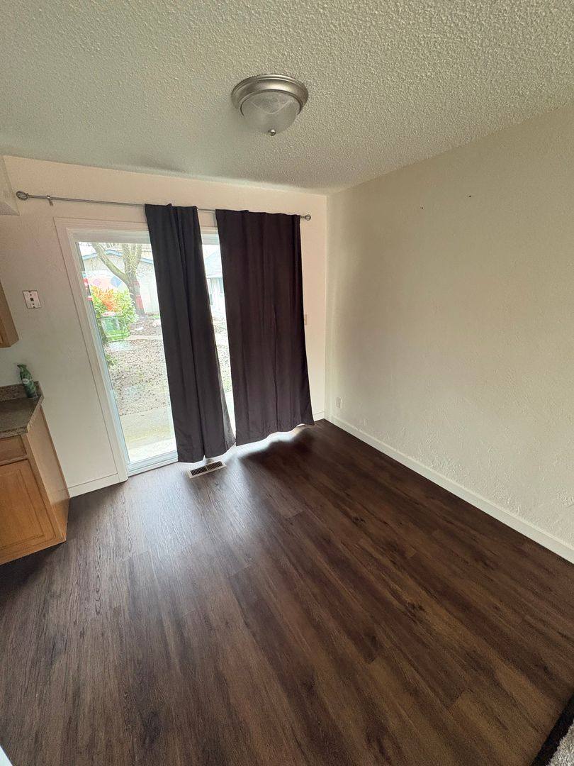 Apartment for rent at 401 W 12th St, Medford, OR 97501