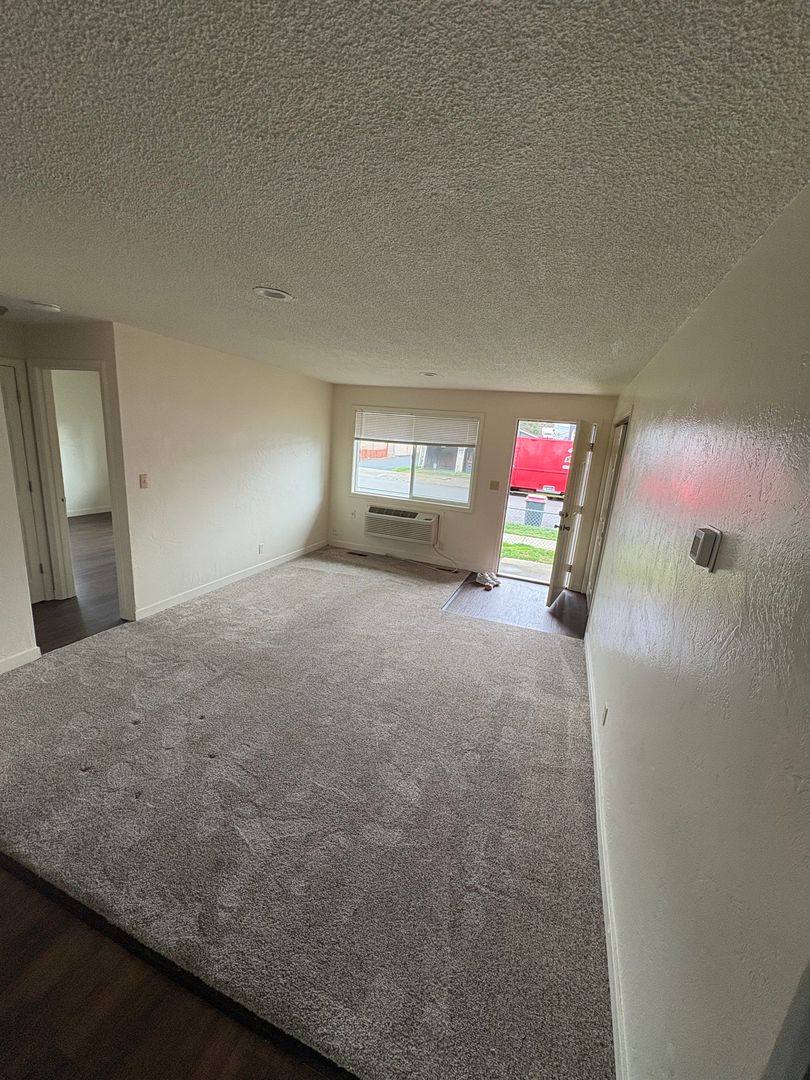 Apartment for rent at 401 W 12th St, Medford, OR 97501