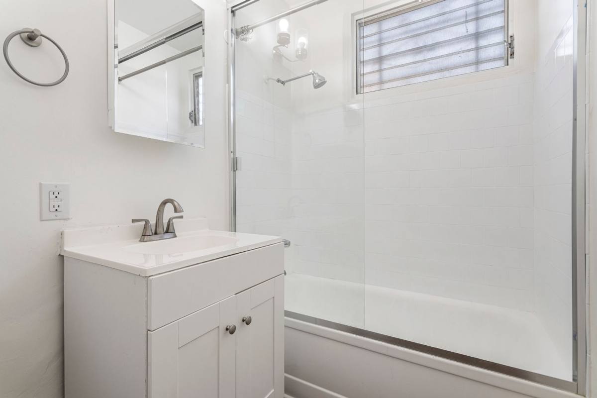 Apartment for rent at 1173 W 29th St, Los Angeles, CA 90007