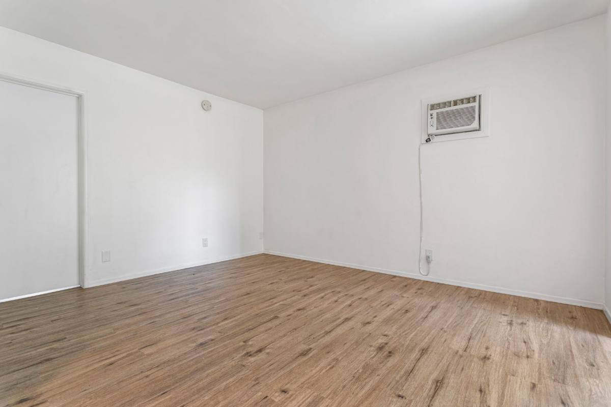 Apartment for rent at 1173 W 29th St, Los Angeles, CA 90007