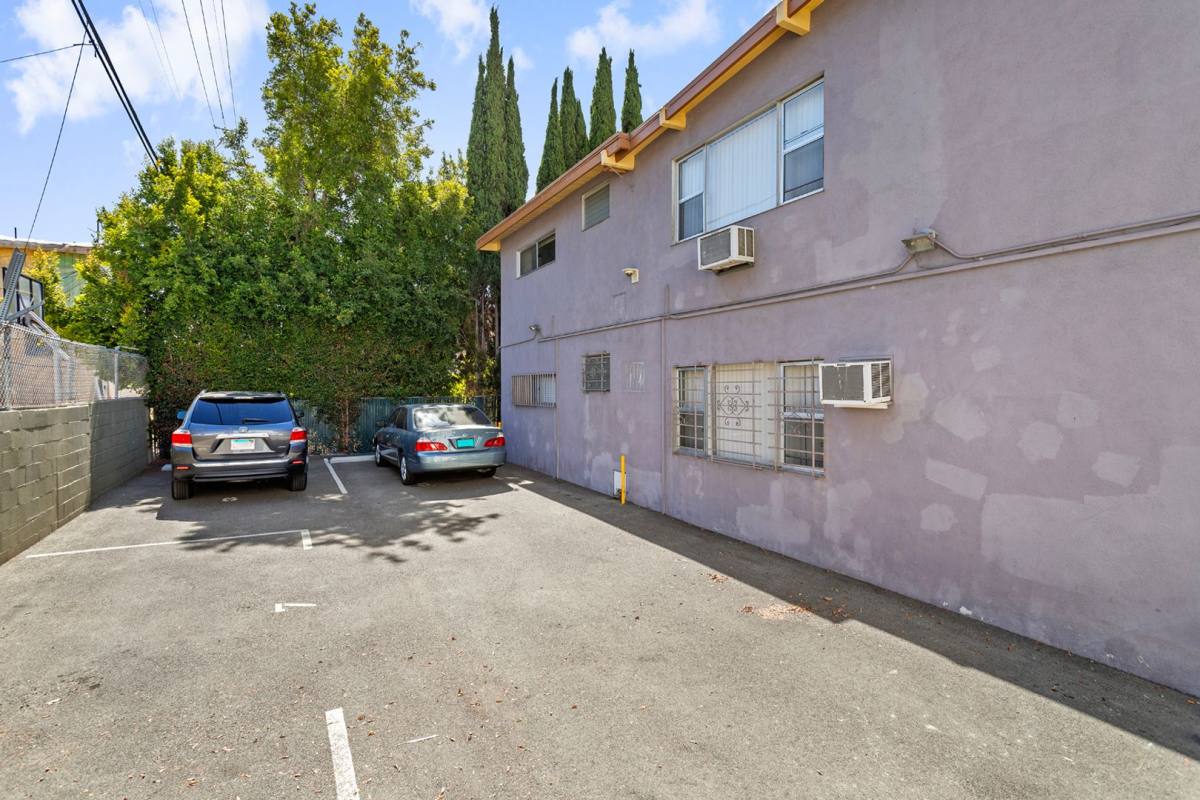Apartment for rent at 1173 W 29th St, Los Angeles, CA 90007