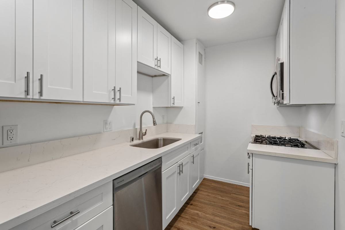 Apartment for rent at 1173 W 29th St, Los Angeles, CA 90007