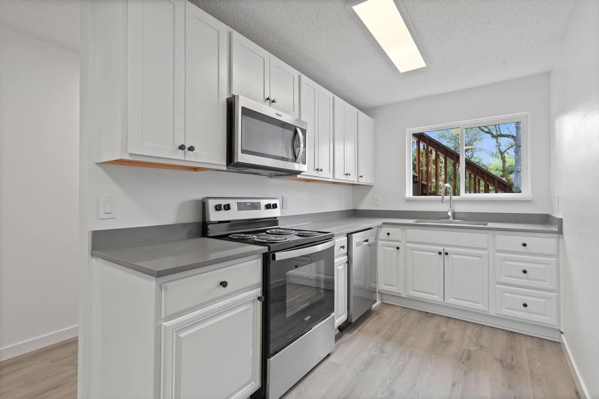 Apartment for rent at 10420 SW Kennedy St #12, Beaverton, OR 97005