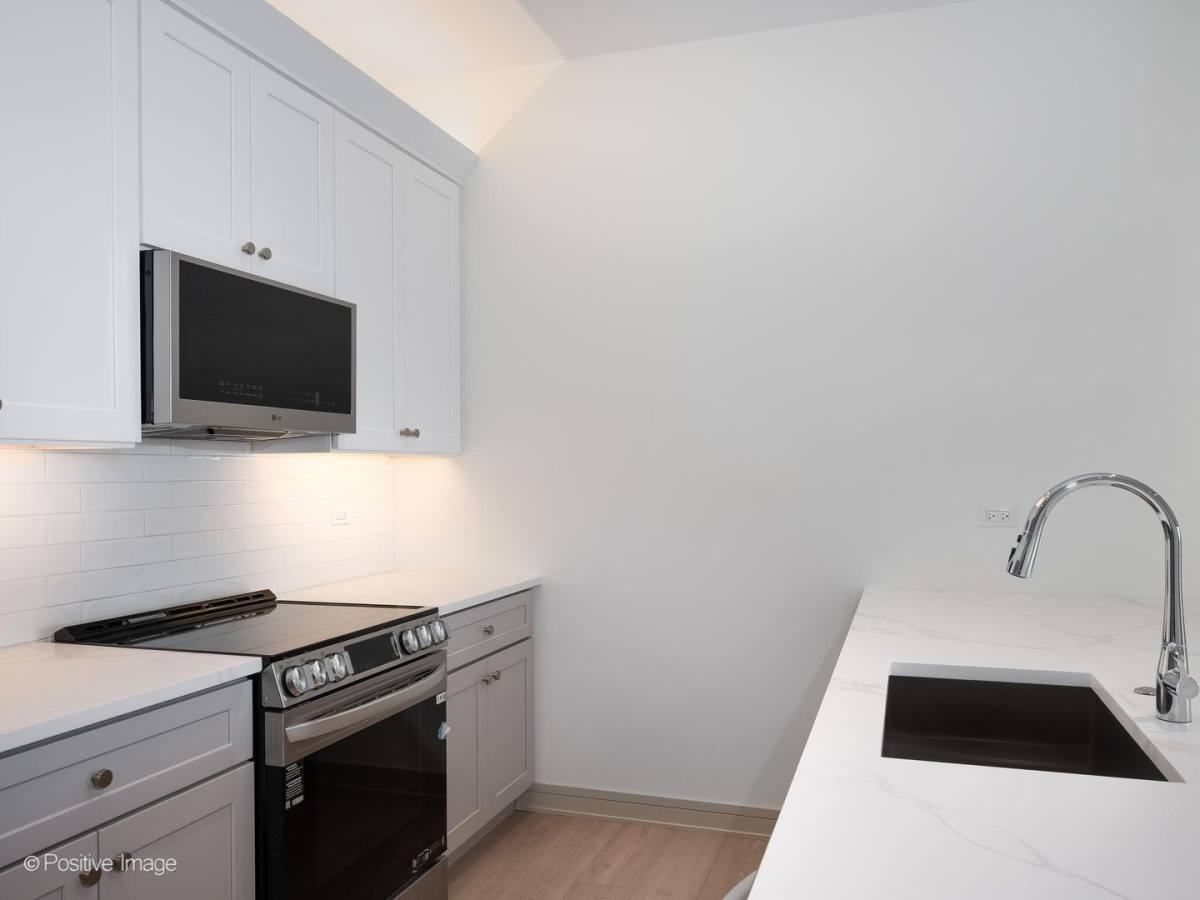 Apartment for rent at 3202 N Racine Ave, Chicago, IL 60657