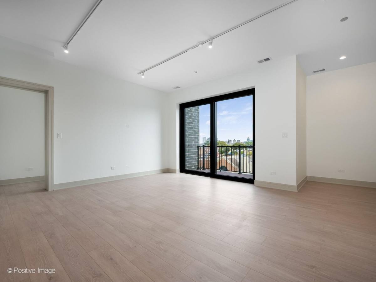 Apartment for rent at 3202 N Racine Ave, Chicago, IL 60657