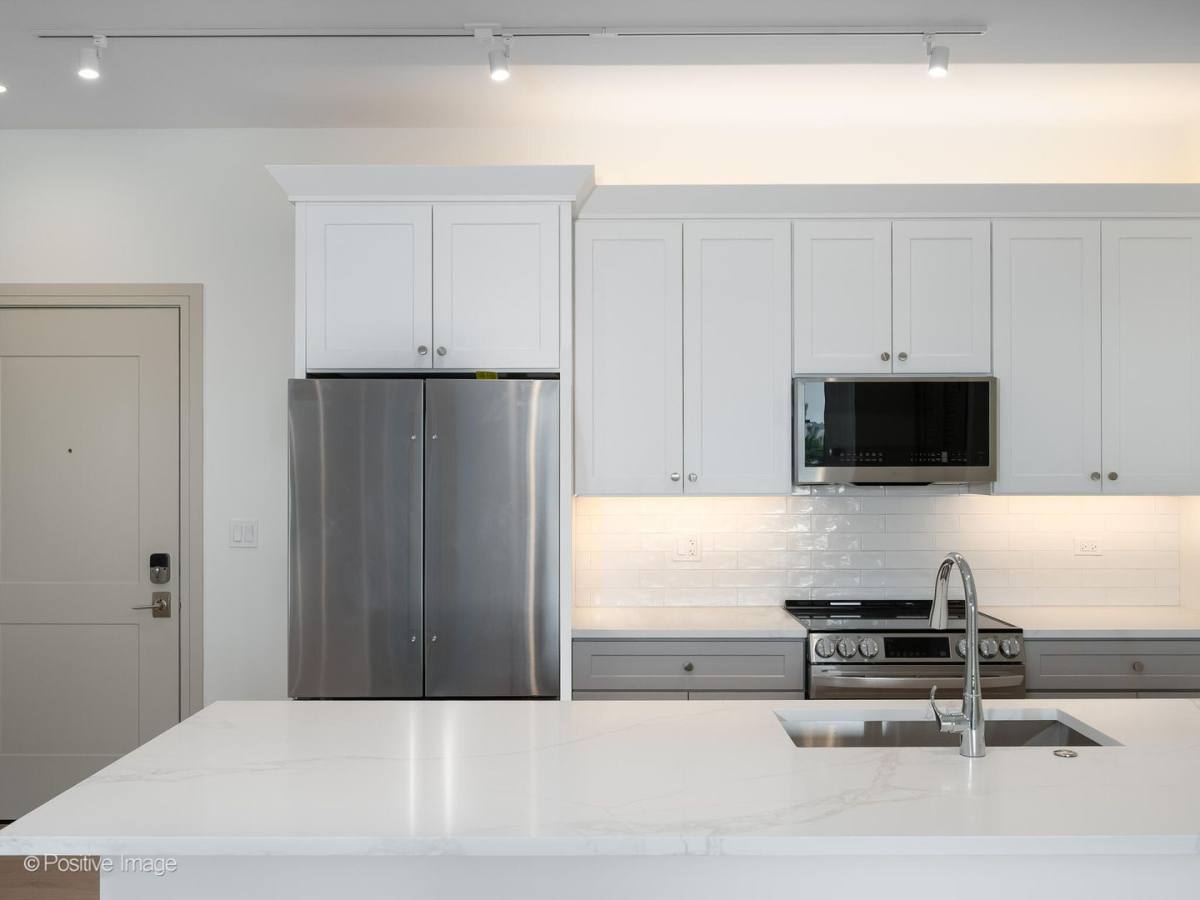 Apartment for rent at 3202 N Racine Ave, Chicago, IL 60657