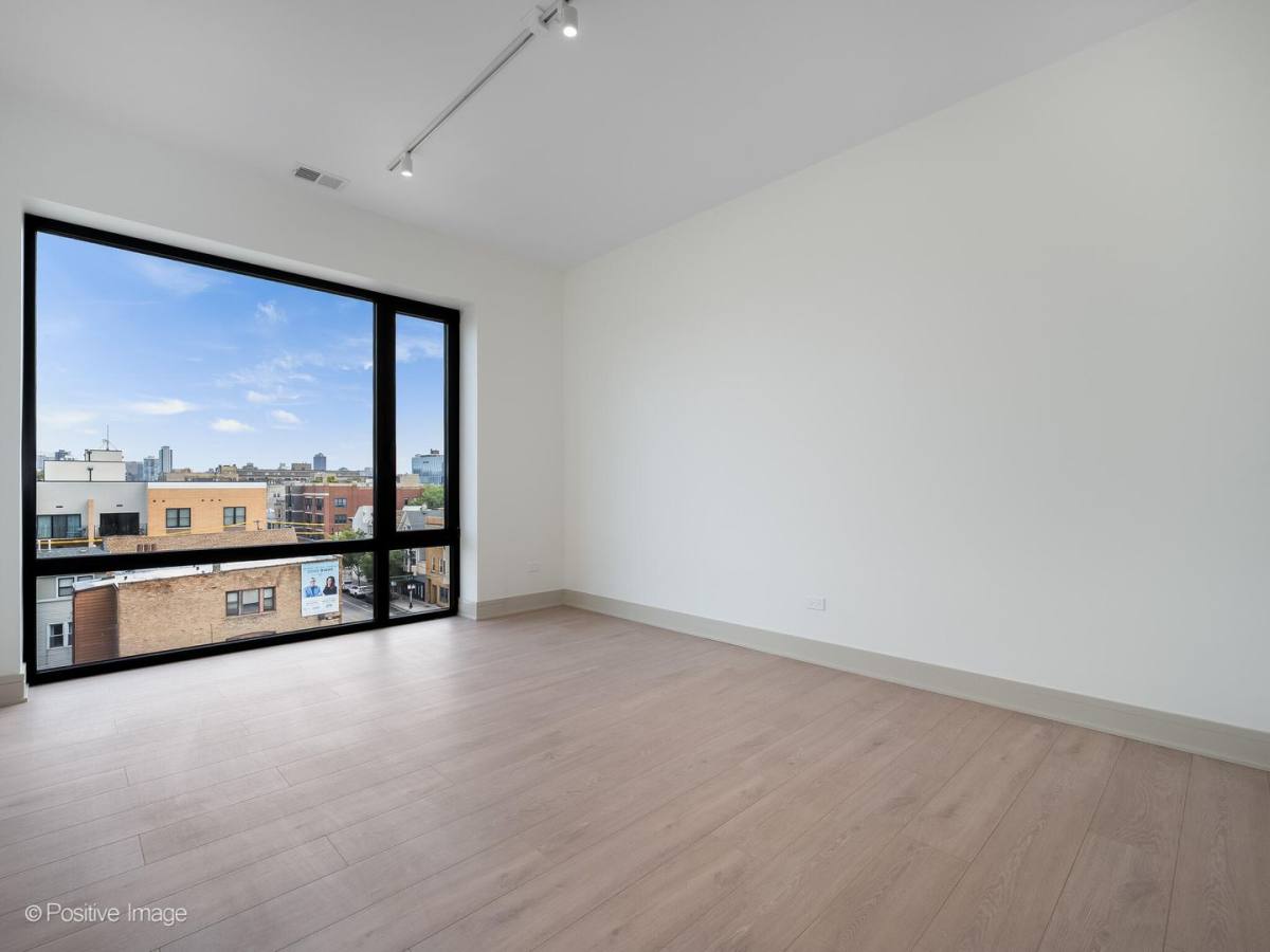Apartment for rent at 3202 N Racine Ave, Chicago, IL 60657