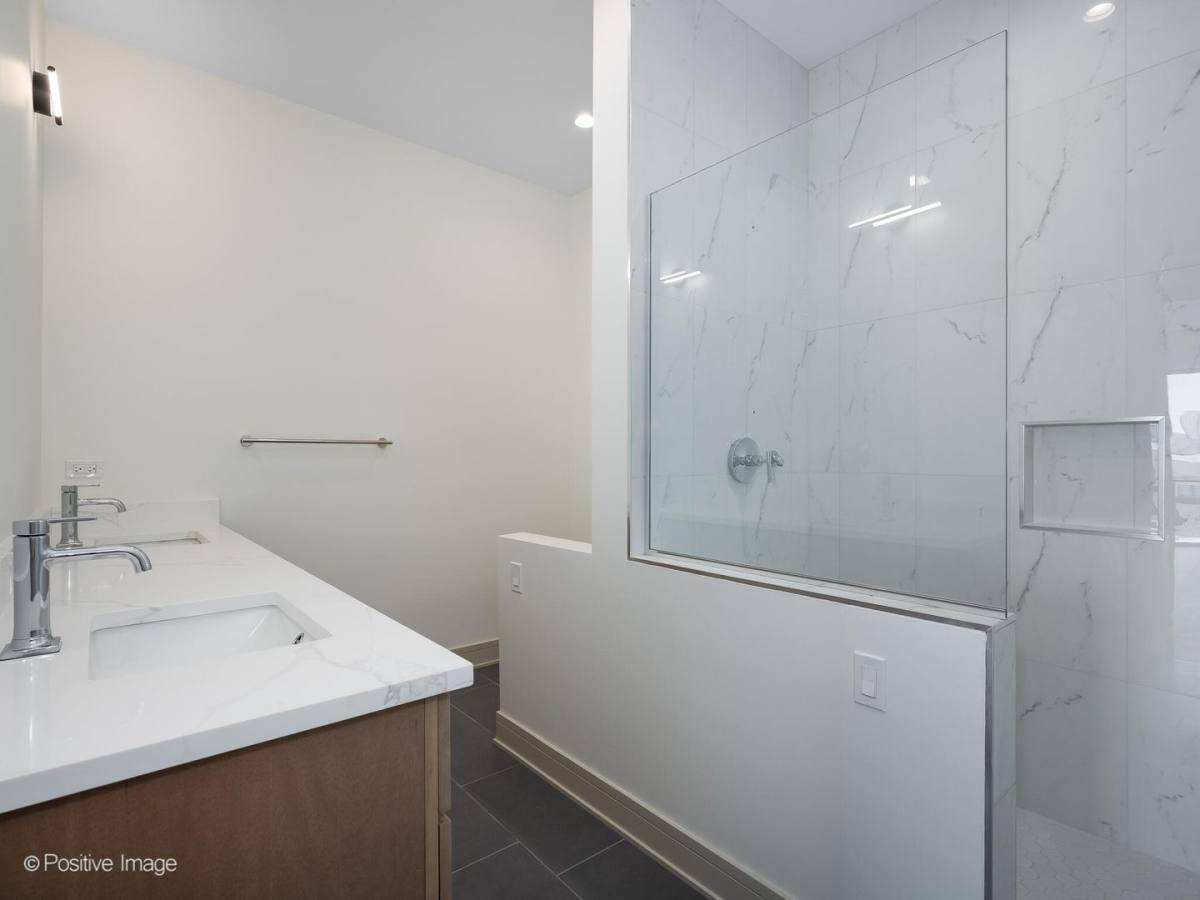 Apartment for rent at 3202 N Racine Ave, Chicago, IL 60657