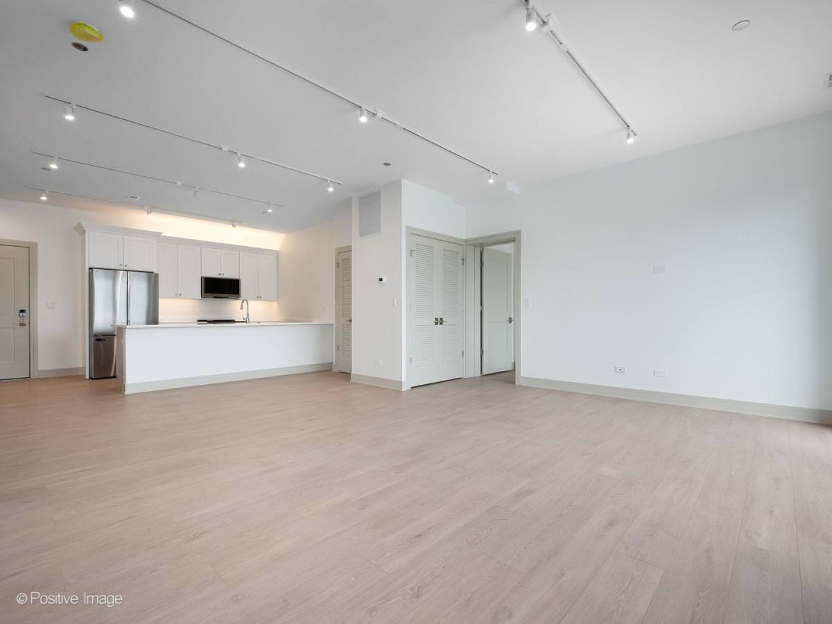 Apartment for rent at 3202 N Racine Ave, Chicago, IL 60657