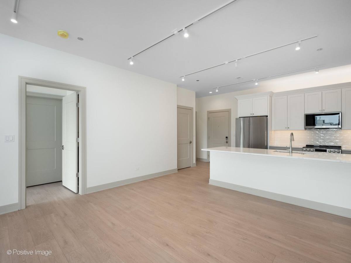 Apartment for rent at 3202 N Racine Ave, Chicago, IL 60657